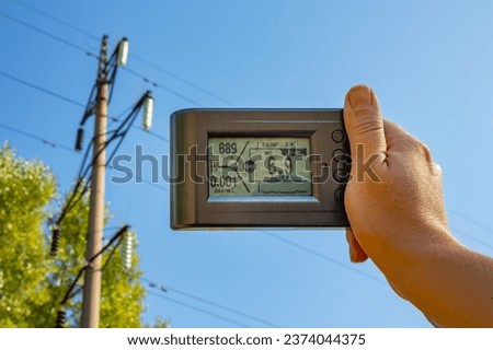 Measuring the device of electromagnetic radiation and magnetic field from an electrical transmission line, high-power electrical transmission