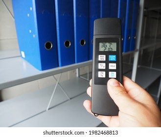 
Measuring device for humidity and temperature control. Climate in work and warehouse premises