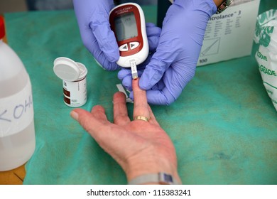 Measuring glucose level blood test