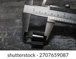 Measuring the height of a laboratory weight using vernier calipers