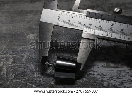 Measuring the height of a laboratory weight using vernier calipers