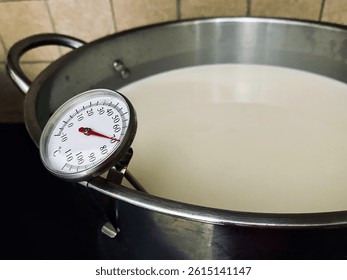Measuring the temperature of liquid using a kitchen thermometer