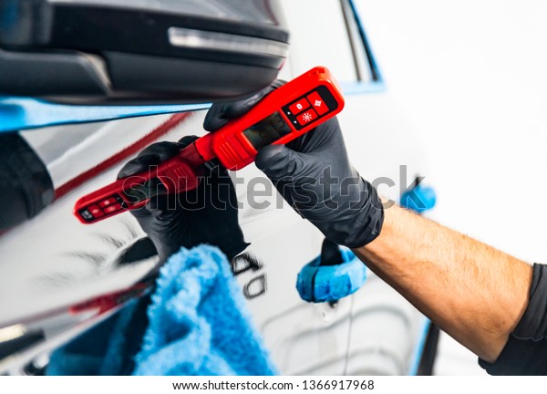 Measuring thickness of the car paint coating with\
paint thickness gauge