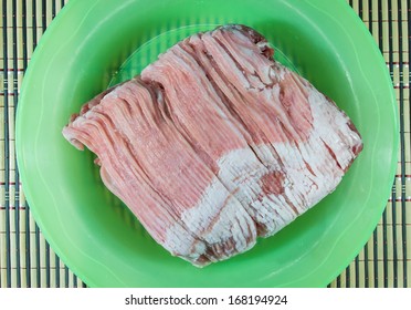 Meat trays slide in green