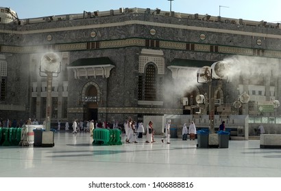 Mecca, Suadi Arabia : Activities Of Pilgrims Of Hajj And Umra Around Masjidil Haram, The Holiest Mosque In Mecca (08/2018).