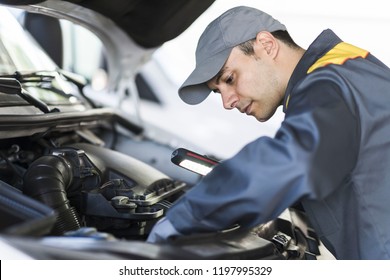 4,331 Van mechanic Images, Stock Photos & Vectors | Shutterstock