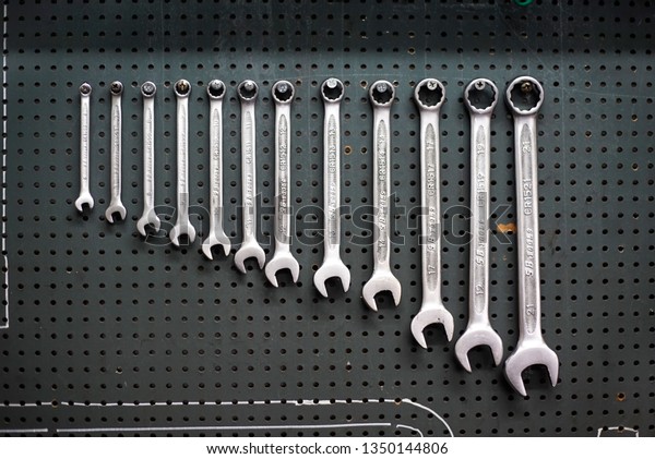 Mechanic Car\
Tools