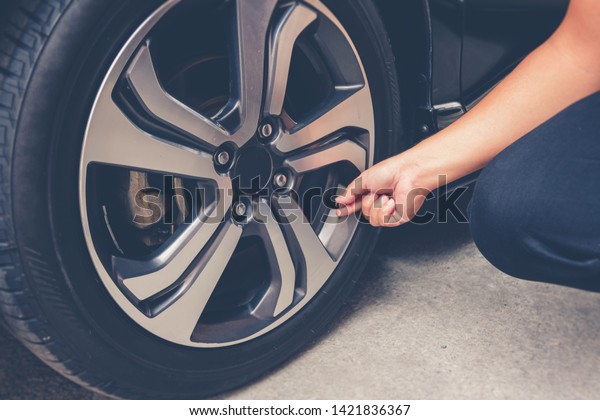 Mechanic checks the tires for\
safe.