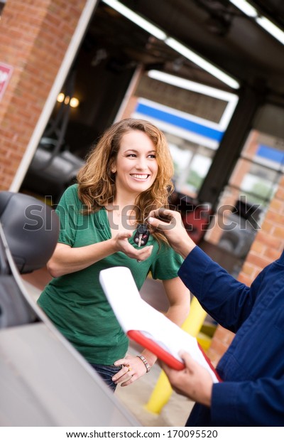 Mechanic: Giving keys to\
customer.