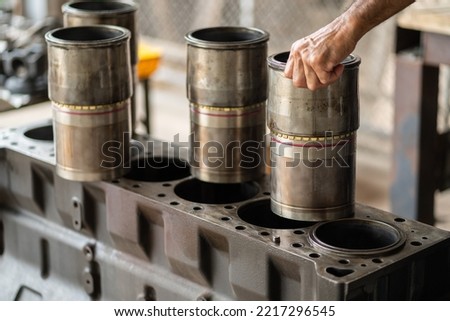 Mechanic man assembly engine liner with Cylinder block