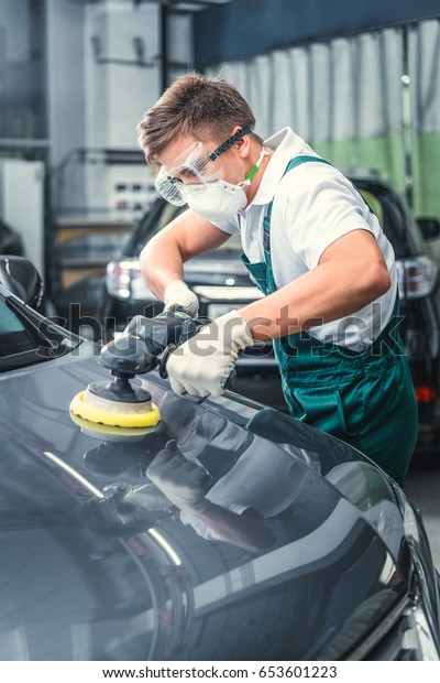 Mechanic polishing car\
indoors