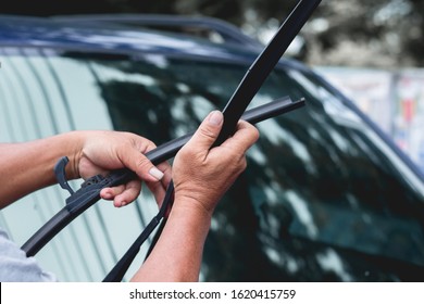 Mechanic Replace Windshield Wipers On Car. Replacing Wiper Blades
Change Cars Wiper Blades. Technician Man Changing Windshield Wipers Blades On Car.