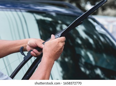 Mechanic Replace Windshield Wipers On Car. Replacing Wiper Blades
Change Cars Wiper Blades. Technician Man Changing Windshield Wipers Blades On Car.