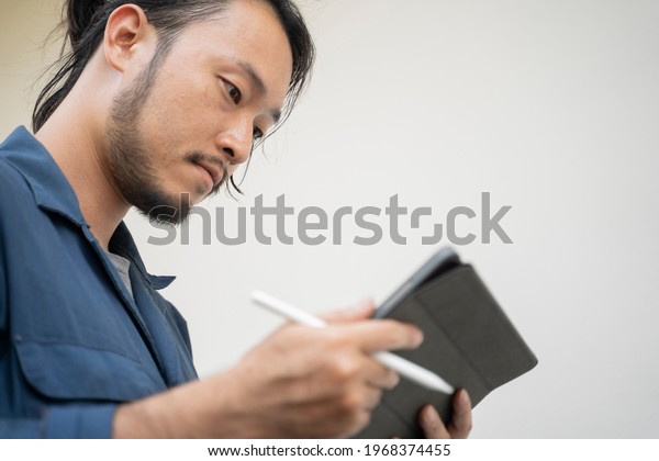 A mechanic with a\
tablet to find out.