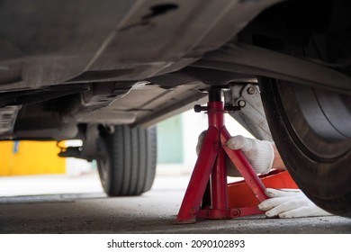  Mechanic Is Using The Jack To Stand Up Safely In Your Car,Jack Stands Hold Your Vehicle Up Safely.