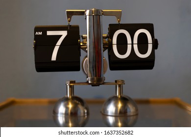 Mechanical analog vintage flip clock - showing 7.00 am
