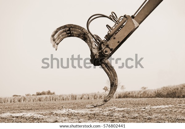 The mechanical\
arm used in the agricultural industry. Are active in the cane\
fields. Selective focus. Sepia\
tone