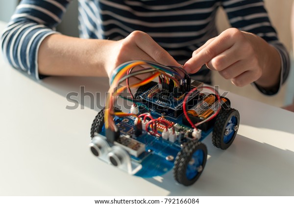 Mechanical car\
toy