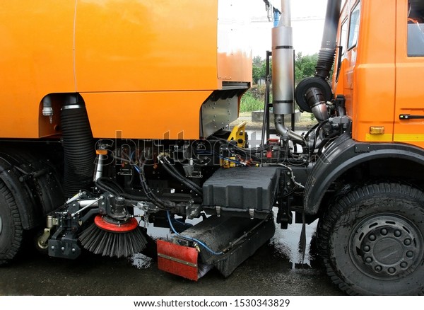 mechanical\
cleaning of the road surface with a\
car