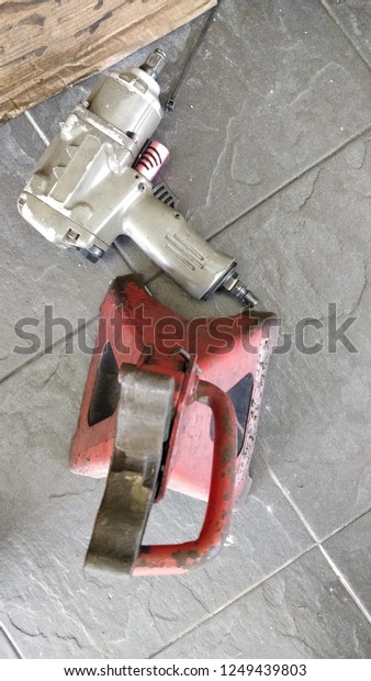 Mechanical tool for car repair or tyre opener for\
screw with jack