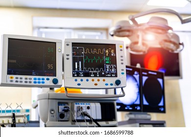 Mechanical Ventilation Equipment. Screen With Results. Pneumonia Diagnosting. Ventilation Of The Lungs With Oxygen. COVID-19 And Coronavirus Identification. Pandemic.