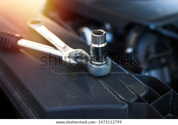 mechanical workshop,\
tools in the car\
engine