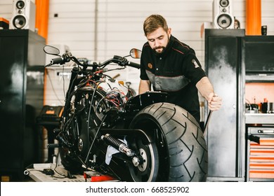 dirt bike mechanic shop