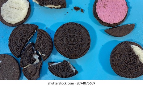 MEDAN, INDONESIA - DECEMBER 21, 2021: Chocolate And Strawberry Biscuit Crumbs On Blue Paper.