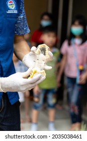 Medan, Indonesia - Mei, 15 2021. A Man Teaches Orphanage Children To Use Toothbrushes And Provides Dental Health Education To Children.