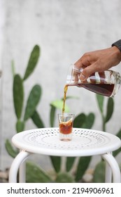 Medan May 2021 - A V-60 Coffee That Is Poured Into A Small Glass To See The Splash Of Bulk Water