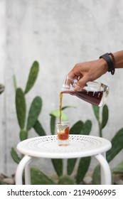 Medan May 2021 - A V-60 Coffee That Is Poured Into A Small Glass To See The Splash Of Bulk Water