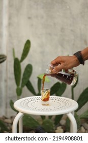 Medan May 2021 - A V-60 Coffee That Is Poured Into A Small Glass To See The Splash Of Bulk Water