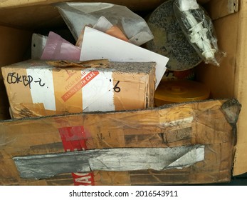 Medan, North Sumatra, Indonesia -  July 29 2021 :  View Of Dirty Things Inside A Corrugated Box. There Is A Smaller Box, Paper And Other Plastic Things