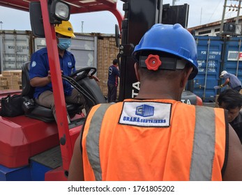 Medan, North Sumatra-June 2020: The Labors Unload The Cargo From Containers At Belawan Port. The Use Of Human Labors Is Still Important And Efficient To Do Loading And Unloading Cargo.