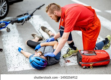 6,075 Road accident first aid Images, Stock Photos & Vectors | Shutterstock