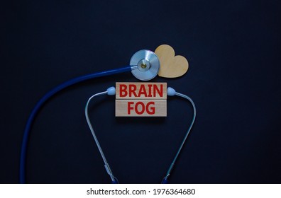 Medical, Covid-19 And Brain Fog Symbol. Wooden Blocks With Words 'brain Fog' And Stethoscope On Black Background. Wooden Heart. Medical, Covid-19 Brain Fog Concept. Copy Space.