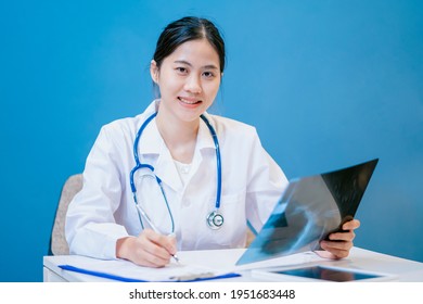 37 Radiologist Working From Home Images, Stock Photos & Vectors ...