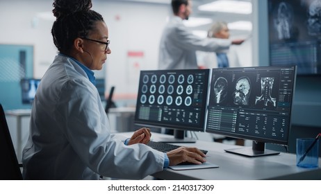 Medical Hospital Research Lab: Black Female Neuroscientist Using Computer With Brain Scan MRI Images, Finding Best Treatment For Sick Patient. Health Care Neurologist Analysing CT Scan. Arc Portrait