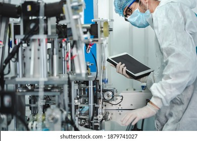 Medical mask factory, a team of medical professionals, a wide range of industries, programming and manipulation of high-tech facility robots Scientist Sterile clothing, lab work