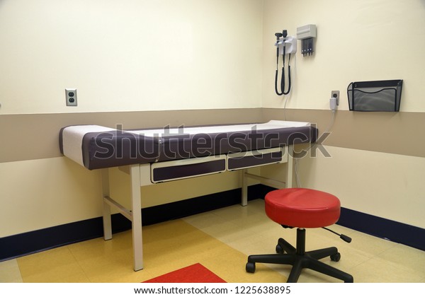 Medical Patient\
exam table in doctor\'s\
office