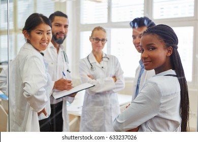 Medical school students in workshop during apprenticeship in hospital