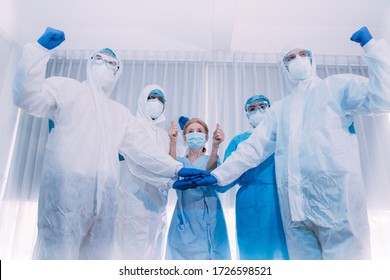 The medical team beat the coronavirus. The patient raised a hand showing goodness along with the doctor and nurse after recovery virus covid19. Concept of teamwork and success