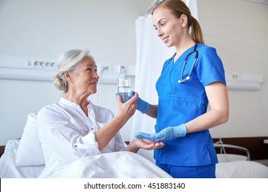 1,315 Nurse giving water Images, Stock Photos & Vectors | Shutterstock