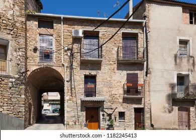 Medieval Door In Figuerola D'Orcau - Pallars Jussà - Lleida - Spain