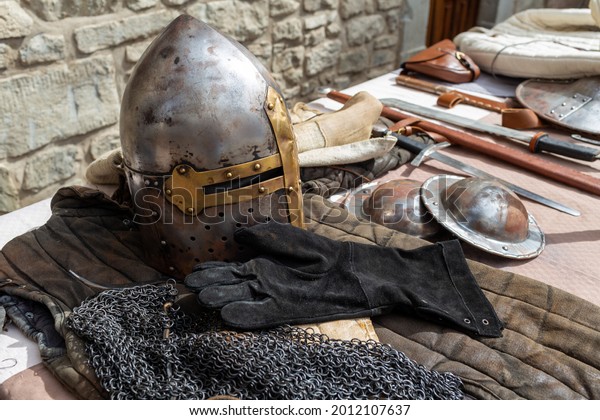 medieval weapons historical reenactments ancient\
battles italy