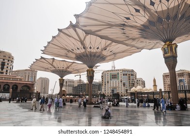 Medina Saudi Arabia June 7 2016pilgrims At The Nabawi Mosque At Medina Medina Saudi Arabia June 7 2016pilgrims At The Nabawi Mosque At Medina