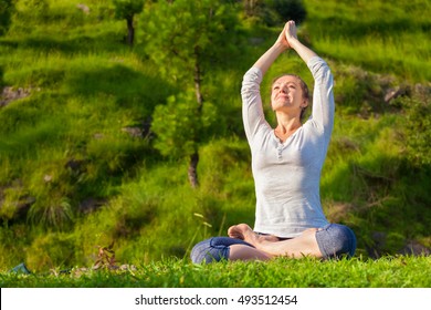 172 Baddha padmasana Images, Stock Photos & Vectors | Shutterstock