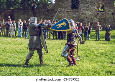 Medival Festival In Livonian Castle, Cesis, Latvia, Medival Fight, 2015 Year. Knight Festival Held Once A Year.
