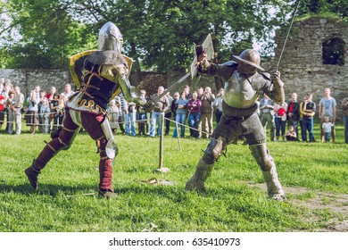 Medival Festival In Livonian Castle, Cesis, Latvia, Medival Fight, 2015 Year. Knight Festival Held Once A Year.
