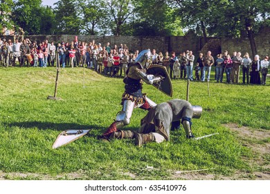 Medival Festival In Livonian Castle, Cesis, Latvia, Medival Fight, 2015 Year. Knight Festival Held Once A Year.
